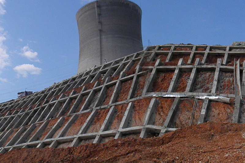 河南義馬山體支護(hù)工程（高度24米，長(zhǎng)度1000米）